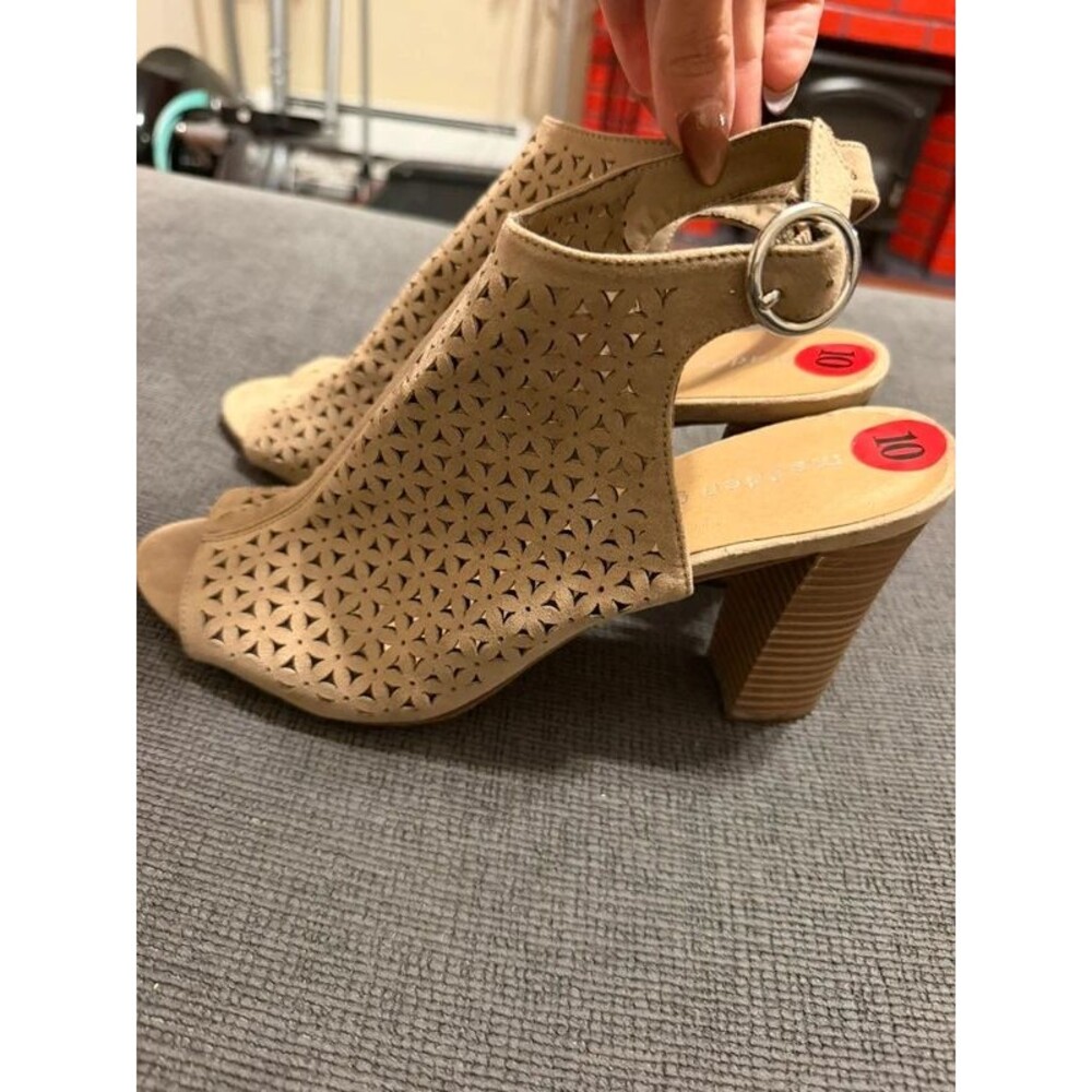 Beige Shoes - Picture 3 of 6